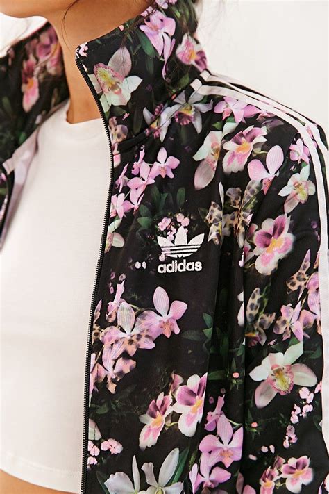 dames adidas pakken met bloemen